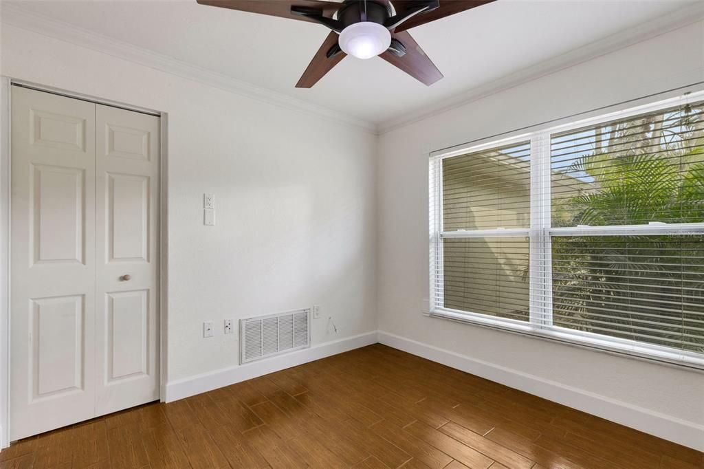 合同活跃: $439,900 (4 贝兹, 2 浴室, 2006 平方英尺)