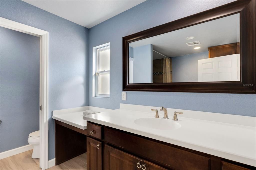 合同活跃: $439,900 (4 贝兹, 2 浴室, 2006 平方英尺)