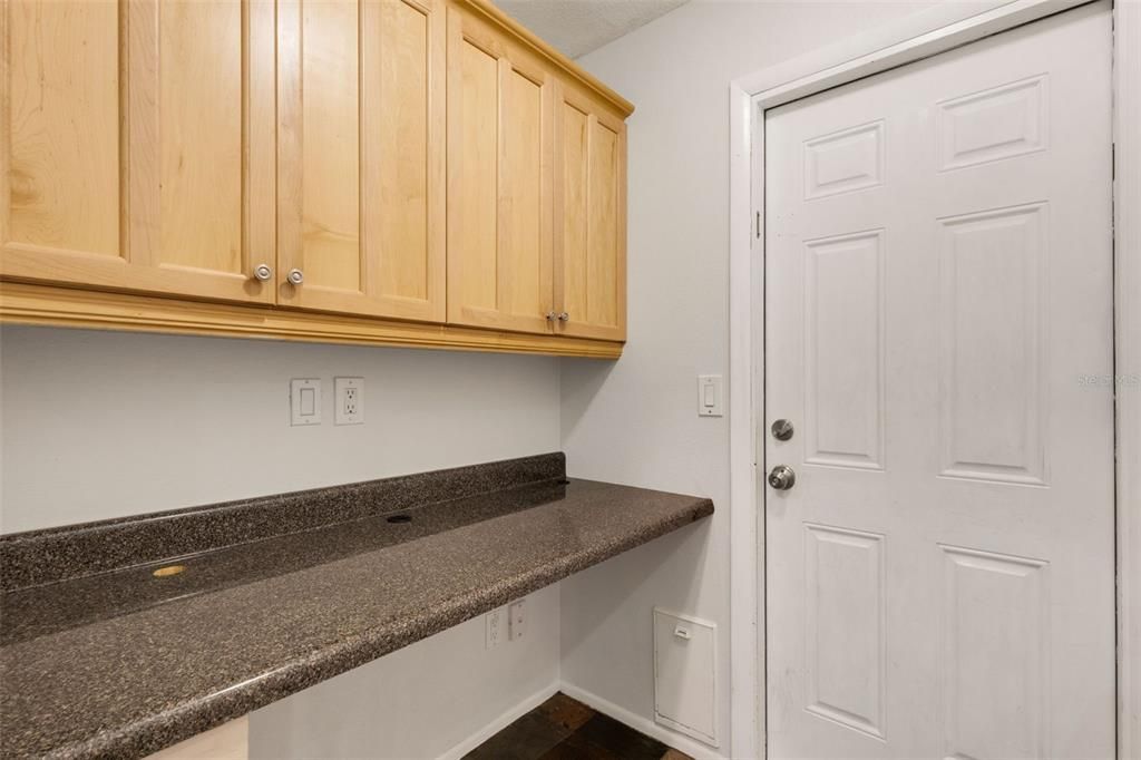 合同活跃: $439,900 (4 贝兹, 2 浴室, 2006 平方英尺)