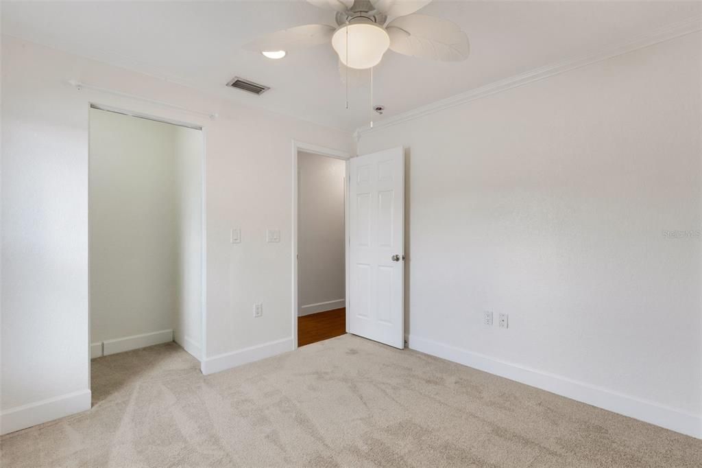 合同活跃: $439,900 (4 贝兹, 2 浴室, 2006 平方英尺)