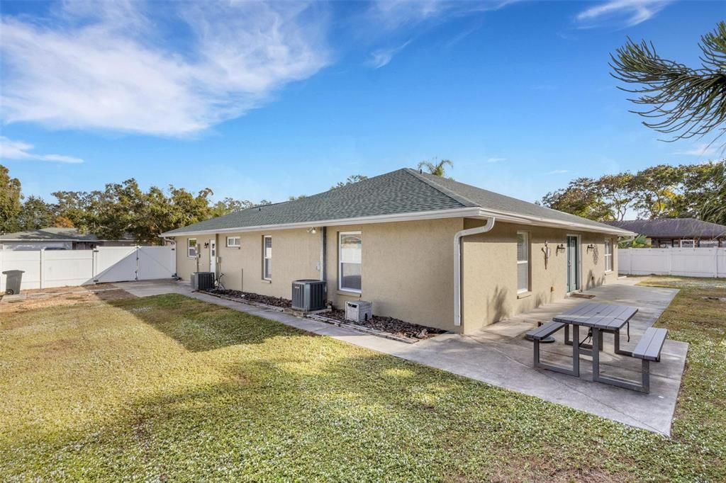 合同活跃: $439,900 (4 贝兹, 2 浴室, 2006 平方英尺)