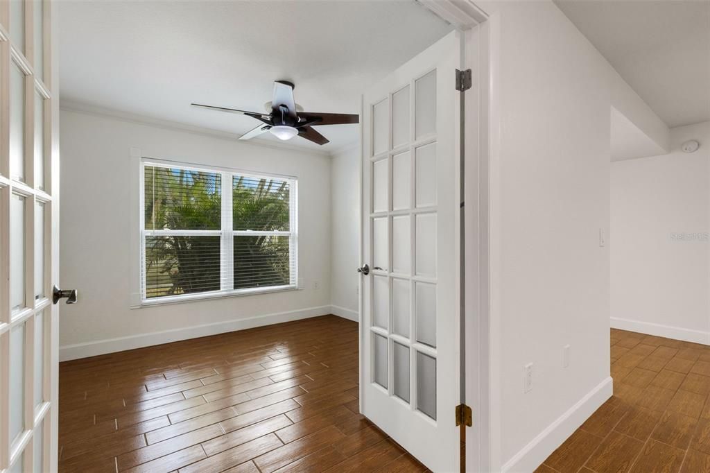 合同活跃: $439,900 (4 贝兹, 2 浴室, 2006 平方英尺)