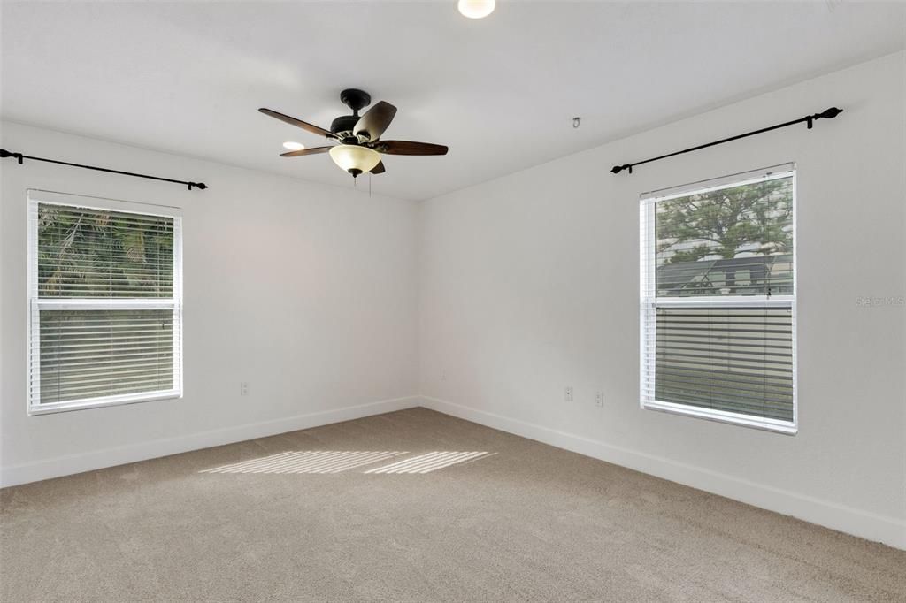 合同活跃: $439,900 (4 贝兹, 2 浴室, 2006 平方英尺)