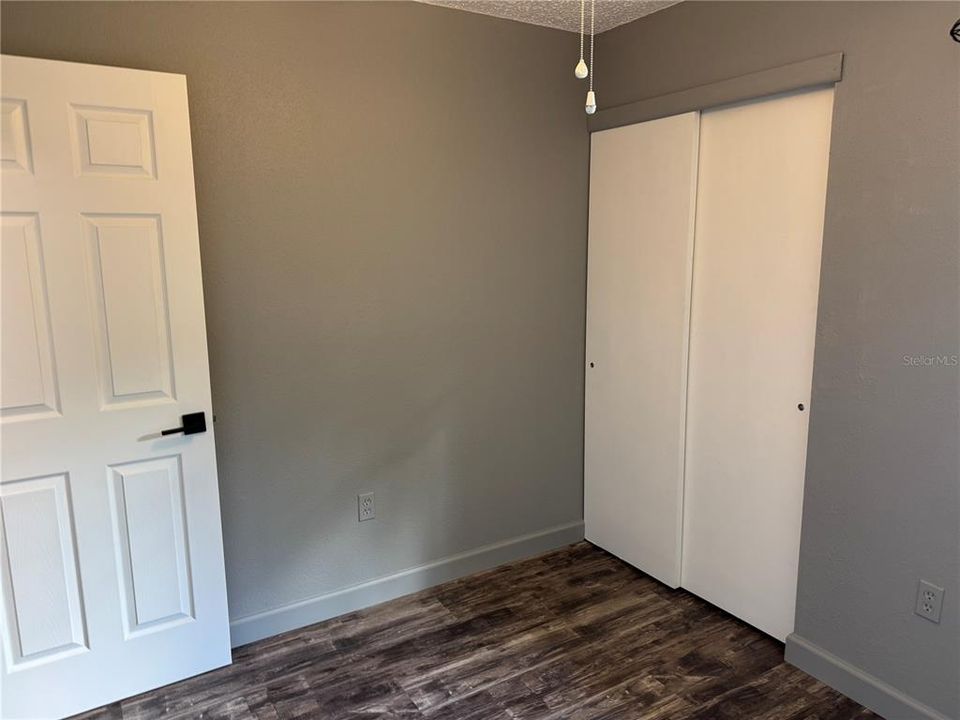 待售: $289,000 (3 贝兹, 1 浴室, 884 平方英尺)