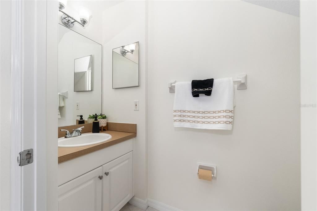 合同活跃: $225,000 (2 贝兹, 2 浴室, 1154 平方英尺)