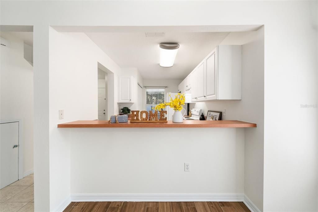 合同活跃: $225,000 (2 贝兹, 2 浴室, 1154 平方英尺)