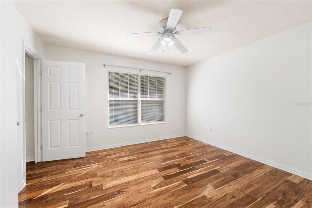 合同活跃: $225,000 (2 贝兹, 2 浴室, 1154 平方英尺)