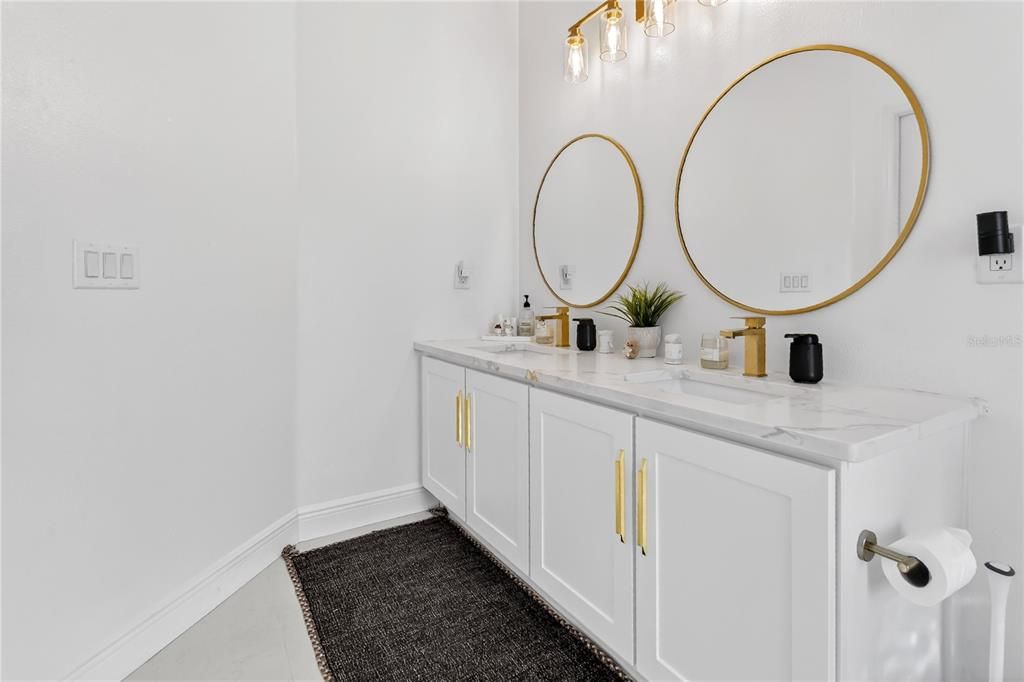 En Venta: $459,900 (3 camas, 3 baños, 1844 Pies cuadrados)