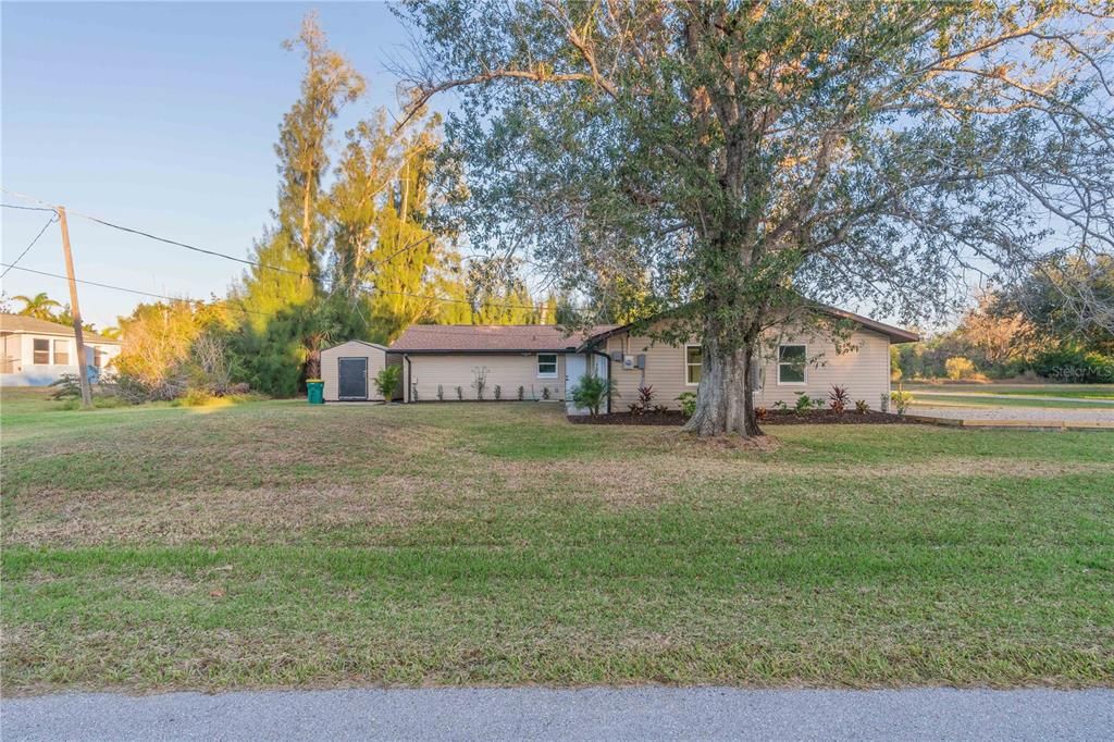 For Sale: $299,000 (3 beds, 2 baths, 2044 Square Feet)