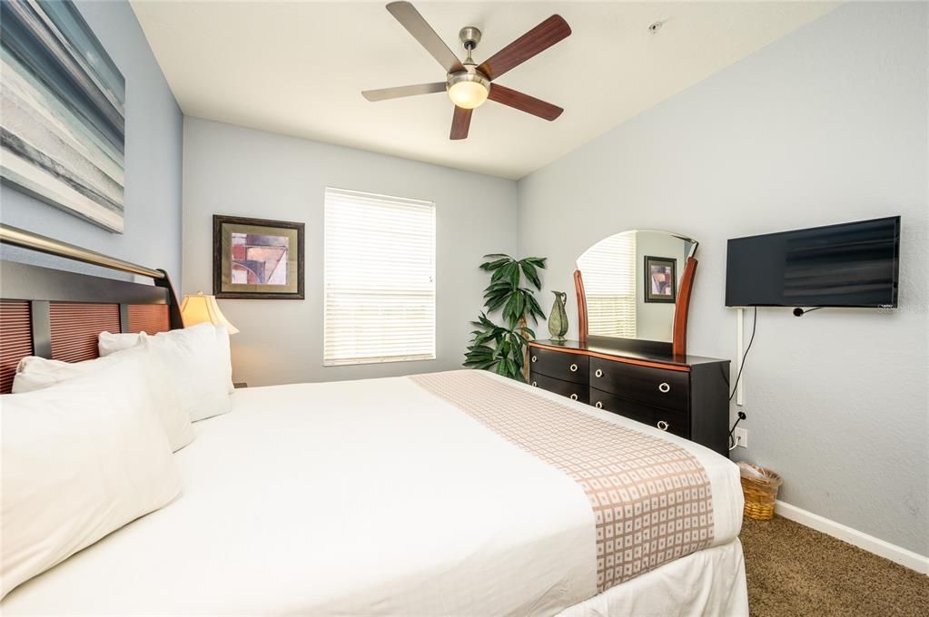 For Rent: $2,300 (3 beds, 2 baths, 1247 Square Feet)