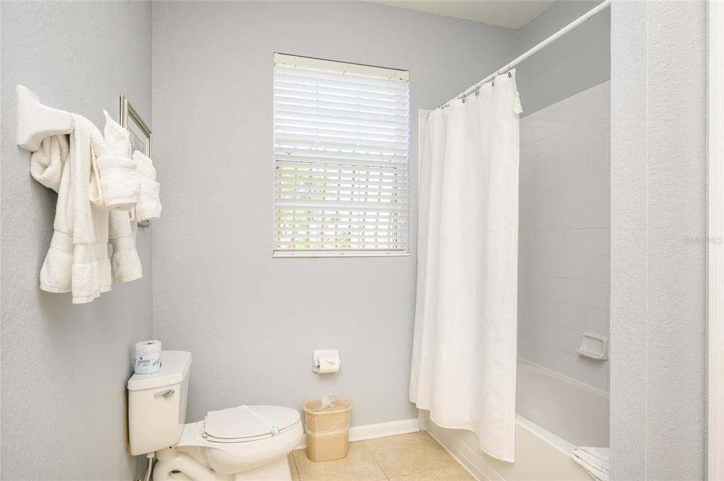 For Rent: $2,300 (3 beds, 2 baths, 1247 Square Feet)