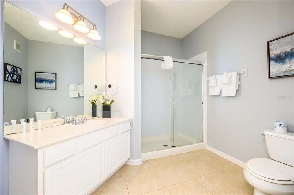 For Rent: $2,300 (3 beds, 2 baths, 1247 Square Feet)