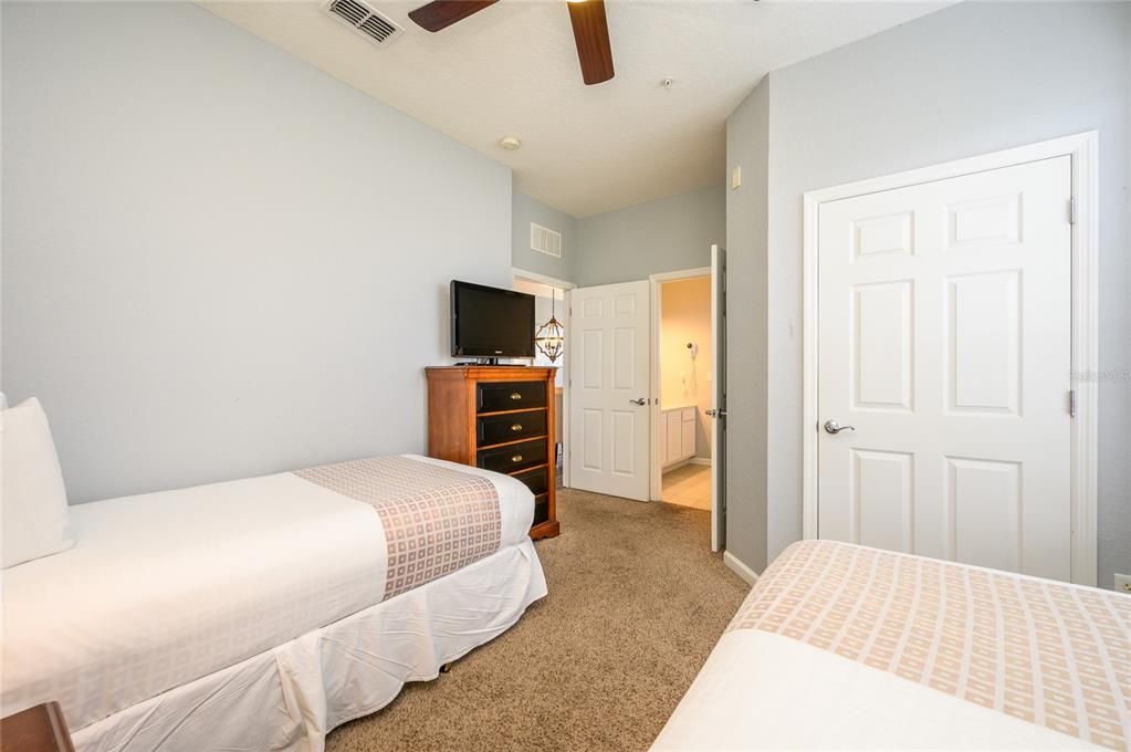 For Rent: $2,300 (3 beds, 2 baths, 1247 Square Feet)