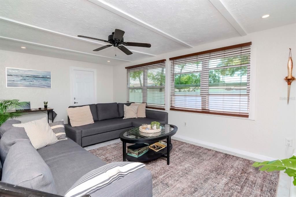 En Venta: $415,000 (3 camas, 2 baños, 1483 Pies cuadrados)