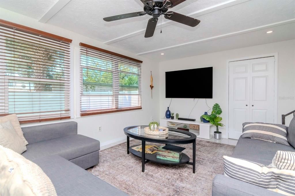 En Venta: $415,000 (3 camas, 2 baños, 1483 Pies cuadrados)