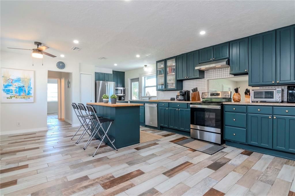 En Venta: $415,000 (3 camas, 2 baños, 1483 Pies cuadrados)