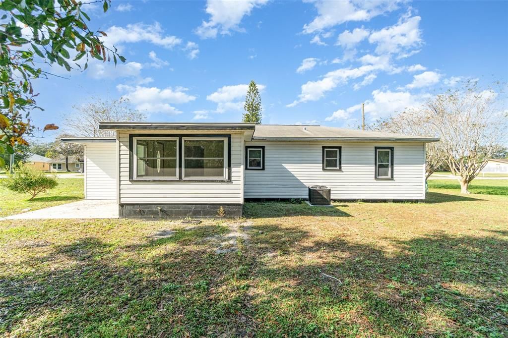 For Sale: $270,000 (2 beds, 1 baths, 1104 Square Feet)