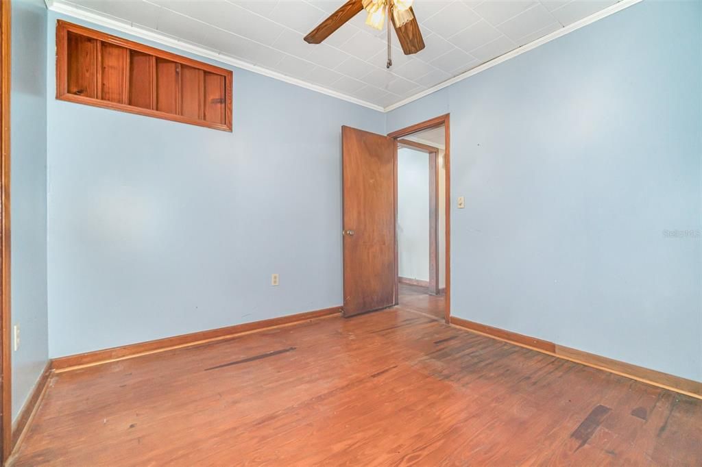 For Sale: $270,000 (2 beds, 1 baths, 1104 Square Feet)