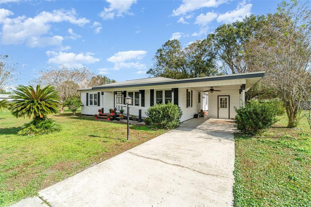 For Sale: $270,000 (2 beds, 1 baths, 1104 Square Feet)