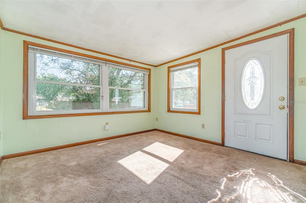 For Sale: $270,000 (2 beds, 1 baths, 1104 Square Feet)