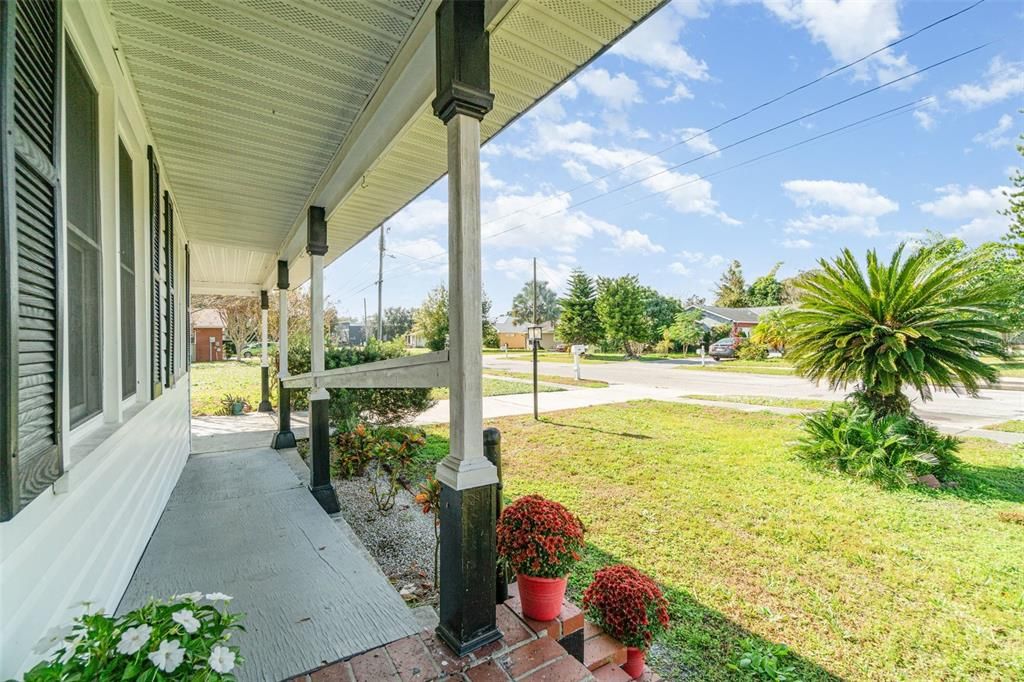 For Sale: $270,000 (2 beds, 1 baths, 1104 Square Feet)