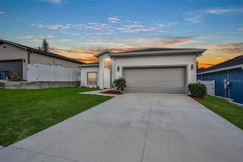 На продажу: $385,000 (3 спален, 2 ванн, 1620 Квадратных фут)