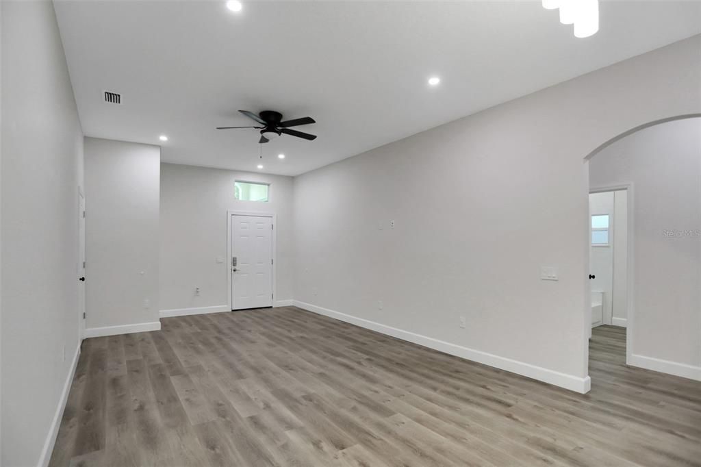 На продажу: $385,000 (3 спален, 2 ванн, 1620 Квадратных фут)