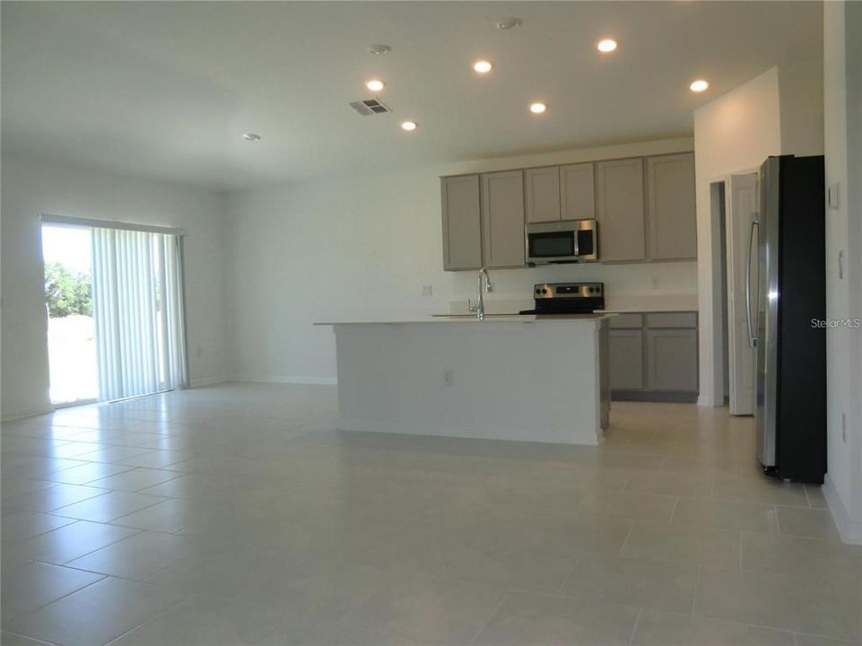 На продажу: $389,990 (4 спален, 2 ванн, 1939 Квадратных фут)