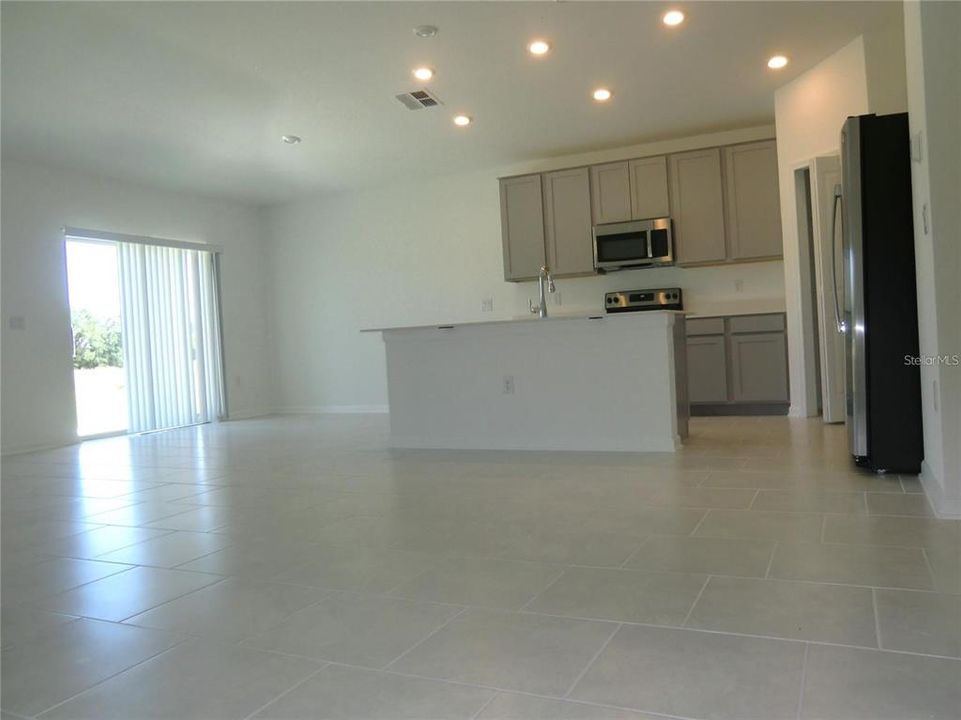 На продажу: $389,990 (4 спален, 2 ванн, 1939 Квадратных фут)