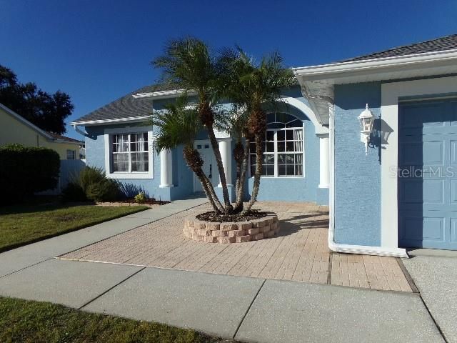 For Sale: $389,999 (4 beds, 2 baths, 1900 Square Feet)