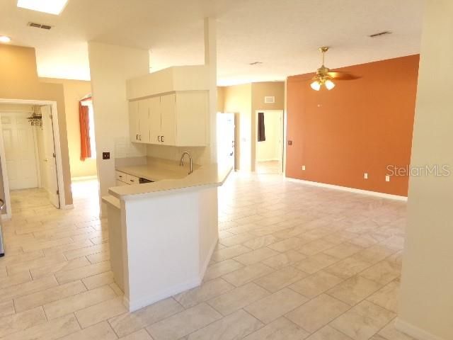 For Sale: $389,999 (4 beds, 2 baths, 1900 Square Feet)