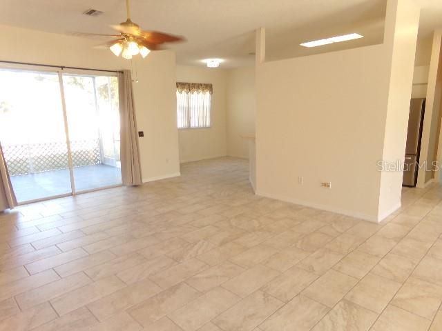 For Sale: $389,999 (4 beds, 2 baths, 1900 Square Feet)