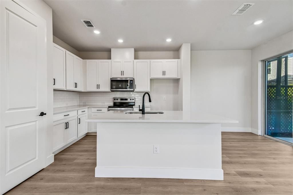 En Venta: $414,990 (3 camas, 2 baños, 2145 Pies cuadrados)