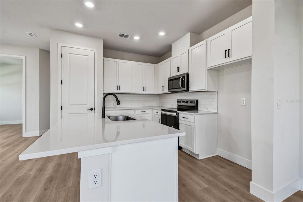 En Venta: $414,990 (3 camas, 2 baños, 2145 Pies cuadrados)