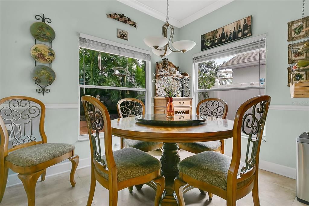 待售: $670,000 (5 贝兹, 3 浴室, 2461 平方英尺)