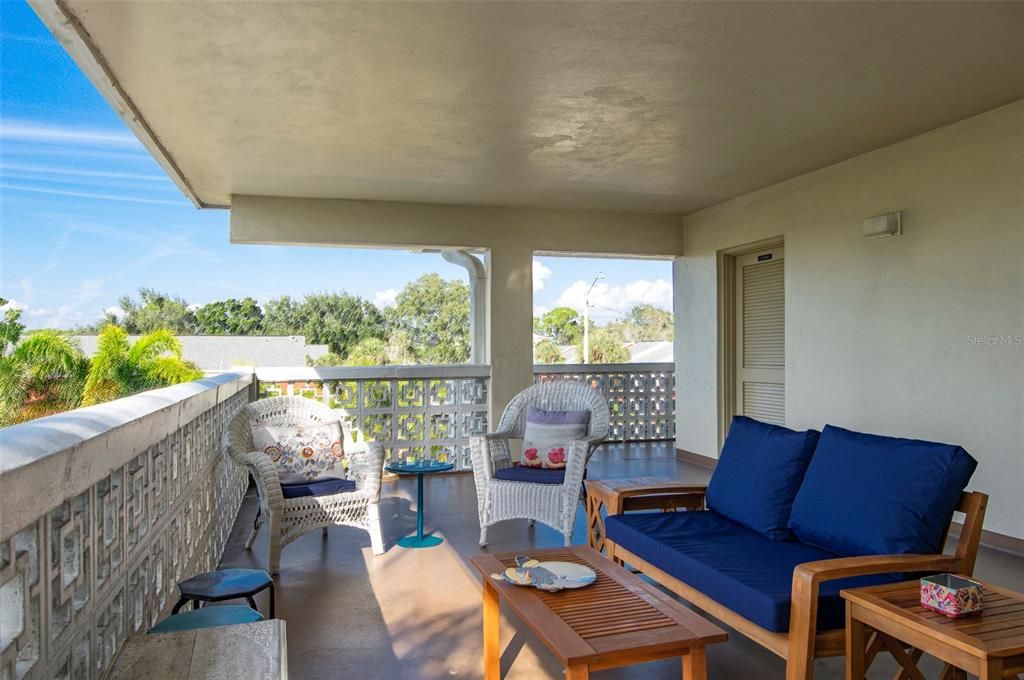 For Sale: $150,000 (2 beds, 1 baths, 860 Square Feet)