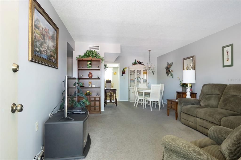 For Sale: $150,000 (2 beds, 1 baths, 860 Square Feet)