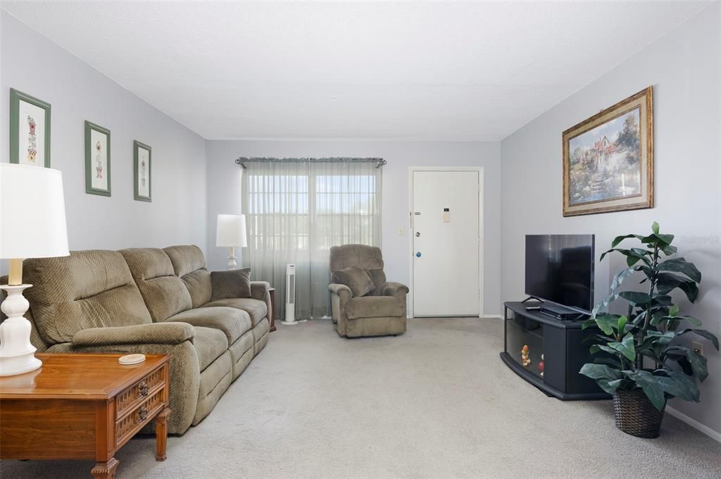 For Sale: $150,000 (2 beds, 1 baths, 860 Square Feet)