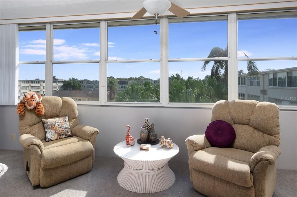 For Sale: $150,000 (2 beds, 1 baths, 860 Square Feet)