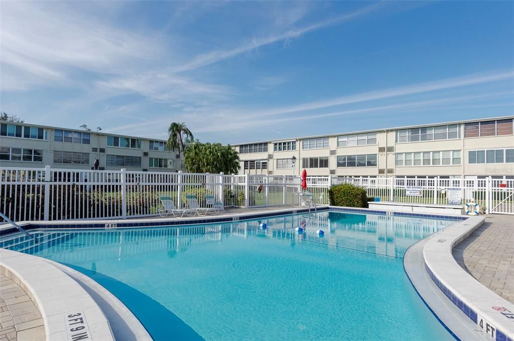 For Sale: $150,000 (2 beds, 1 baths, 860 Square Feet)