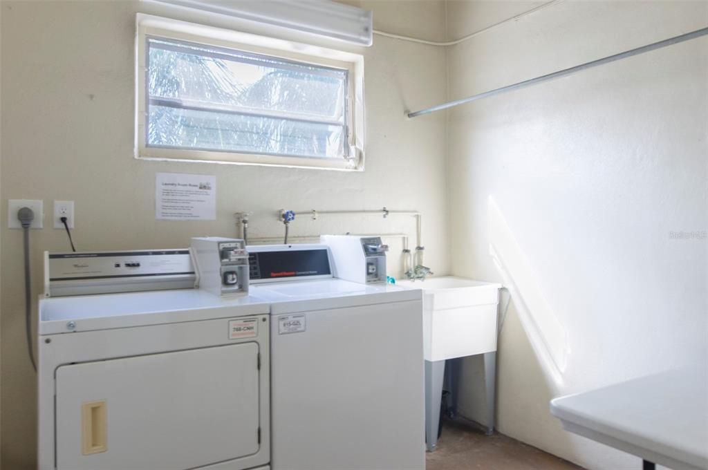 For Sale: $150,000 (2 beds, 1 baths, 860 Square Feet)