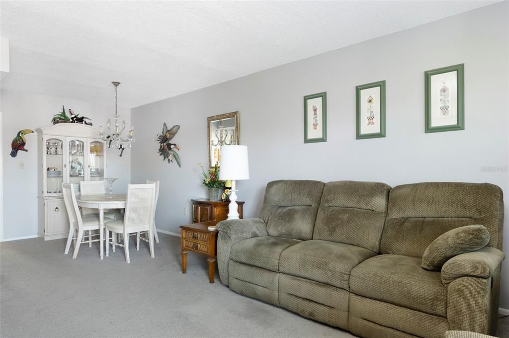 For Sale: $150,000 (2 beds, 1 baths, 860 Square Feet)