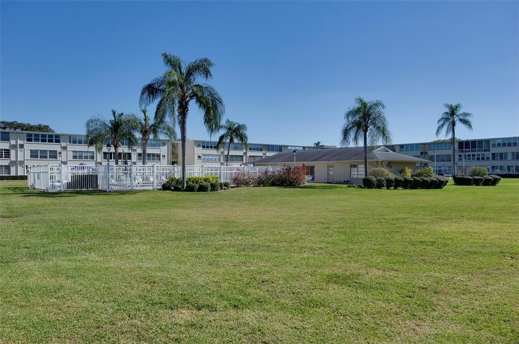 For Sale: $150,000 (2 beds, 1 baths, 860 Square Feet)