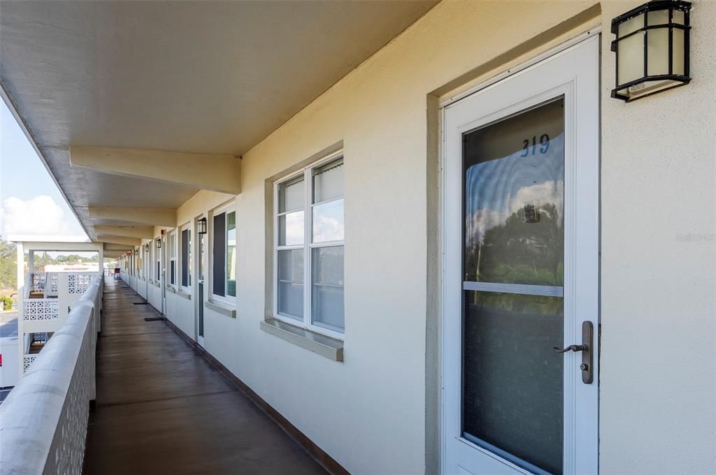 For Sale: $150,000 (2 beds, 1 baths, 860 Square Feet)