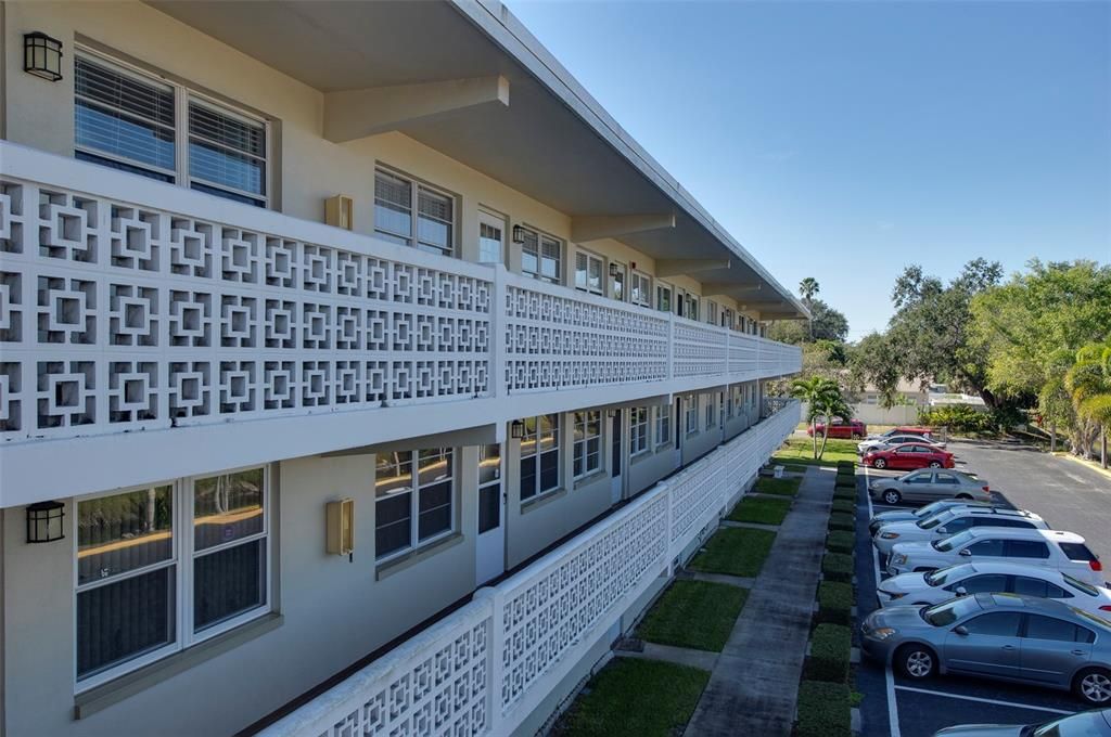 For Sale: $150,000 (2 beds, 1 baths, 860 Square Feet)