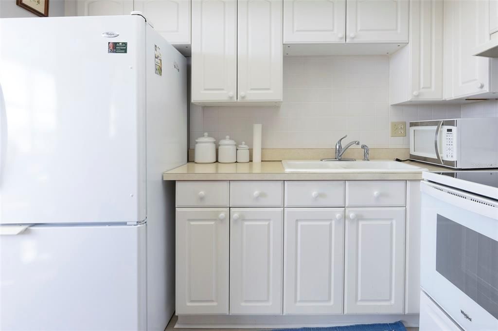 For Sale: $150,000 (2 beds, 1 baths, 860 Square Feet)