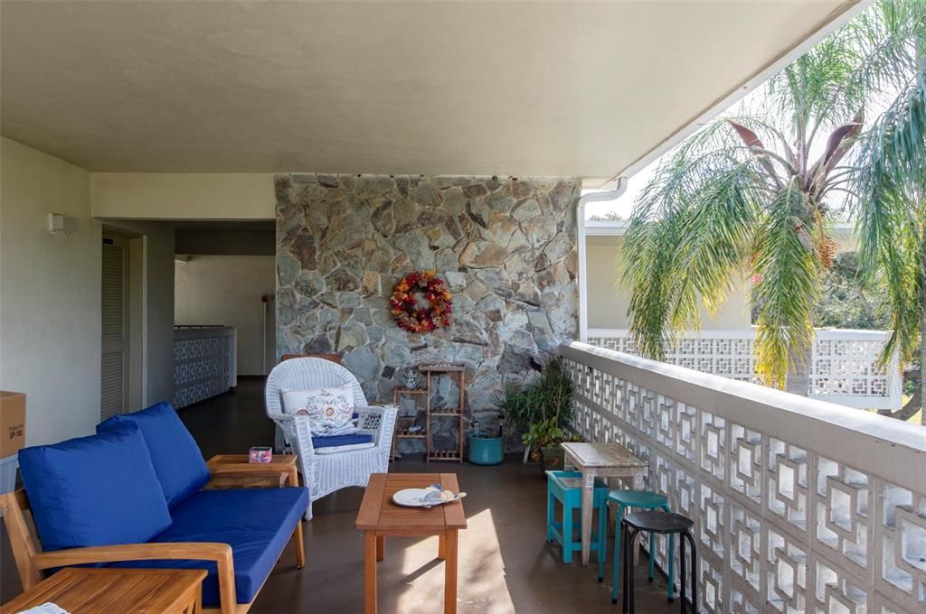 For Sale: $150,000 (2 beds, 1 baths, 860 Square Feet)