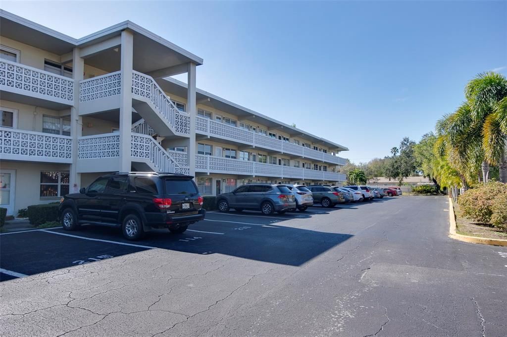 For Sale: $150,000 (2 beds, 1 baths, 860 Square Feet)