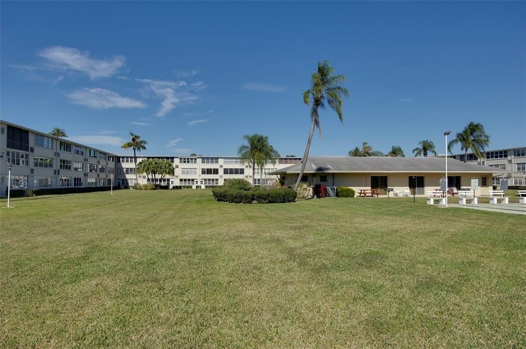 For Sale: $150,000 (2 beds, 1 baths, 860 Square Feet)