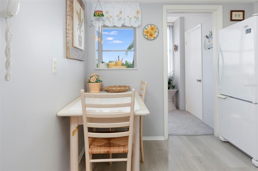 For Sale: $150,000 (2 beds, 1 baths, 860 Square Feet)